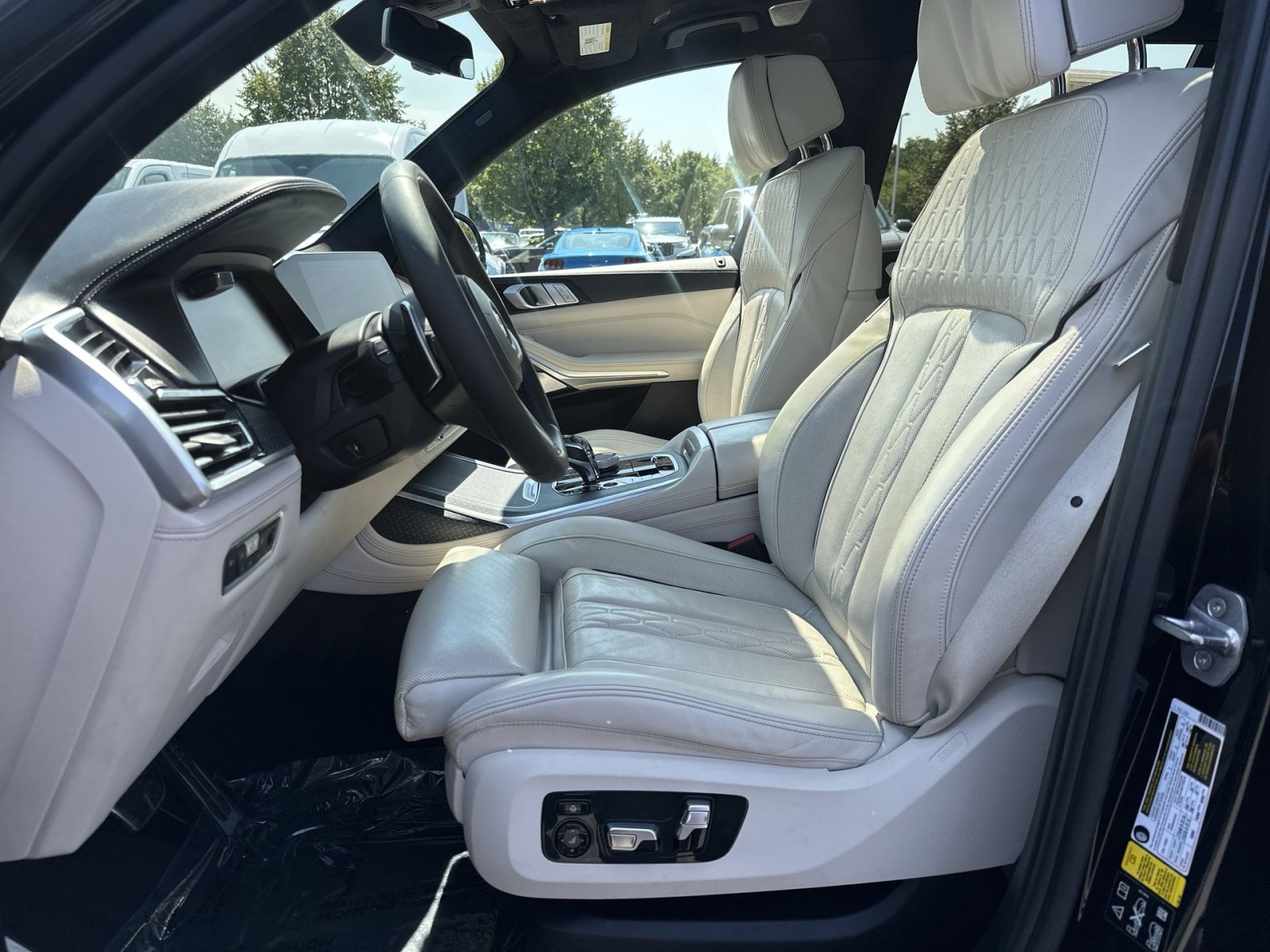 Used 2020 BMW X7 M50i w/ Dynamic Handling Package AWD/4WD image 14