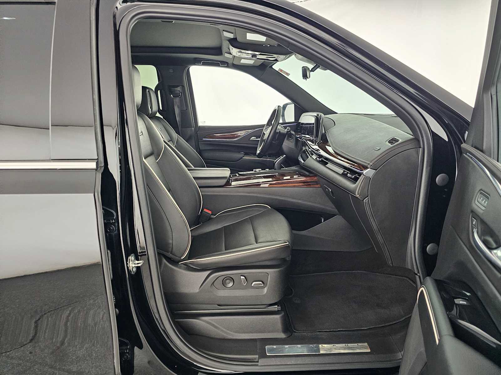 Used 2023 Cadillac Escalade Premium Luxury image 10
