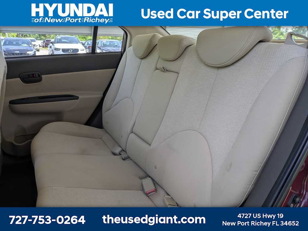 Used 2009 Hyundai Accent GLS w/ Premium Pkg 6 FWD image 13