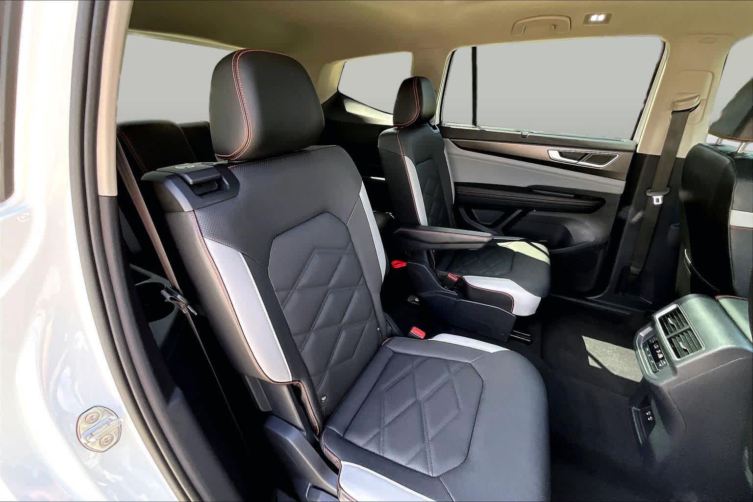 Used 2024 Volkswagen Atlas Peak Edition SEL AWD/4WD image 19