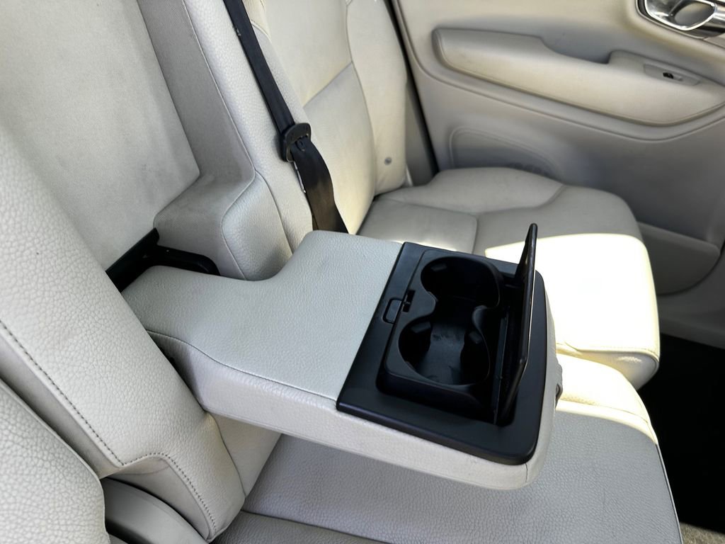 Used 2016 Volvo XC90 T6 Momentum w/ Momentum Plus Package image 22