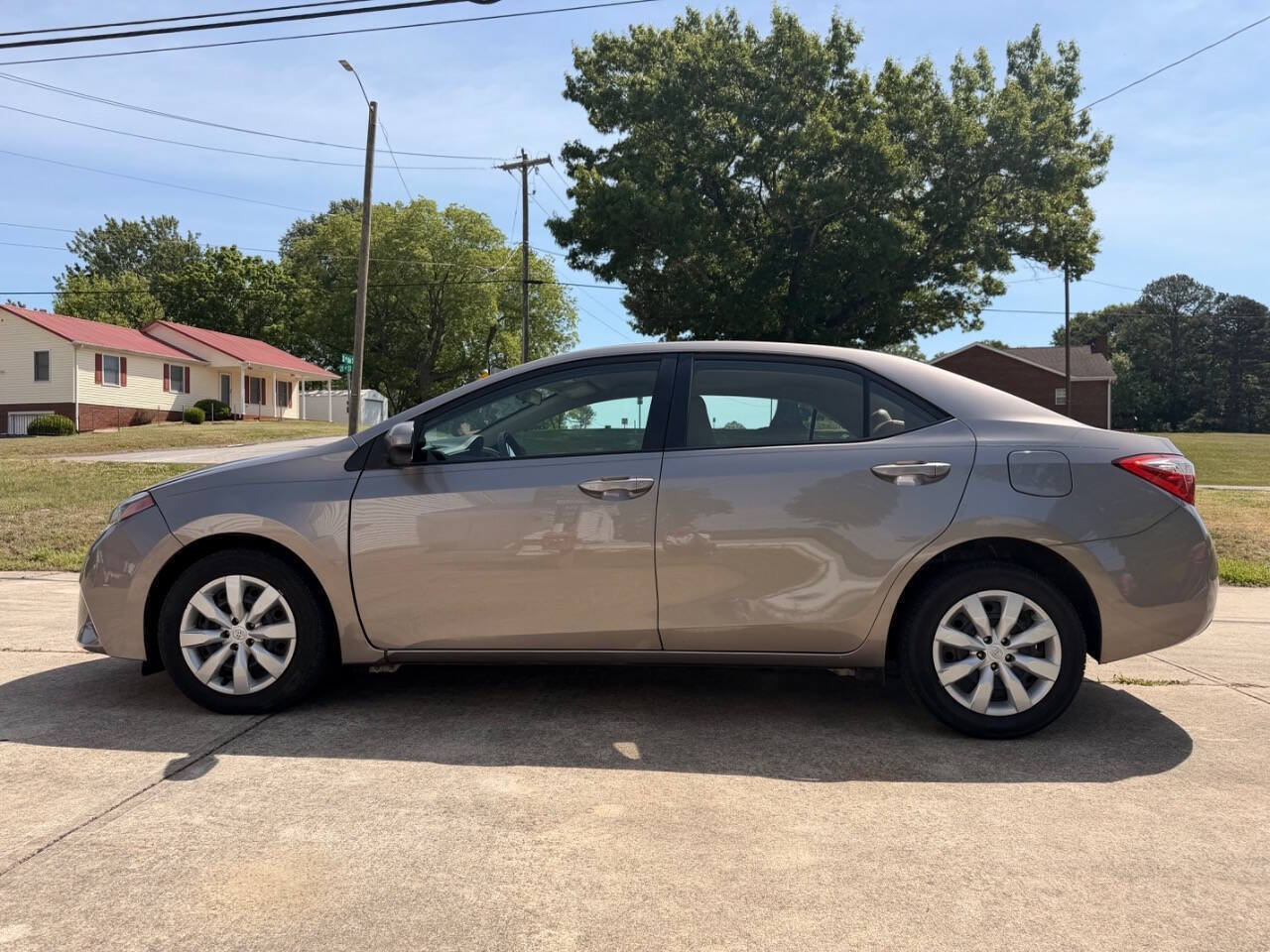 Used 2014 Toyota Corolla LE FWD image 4