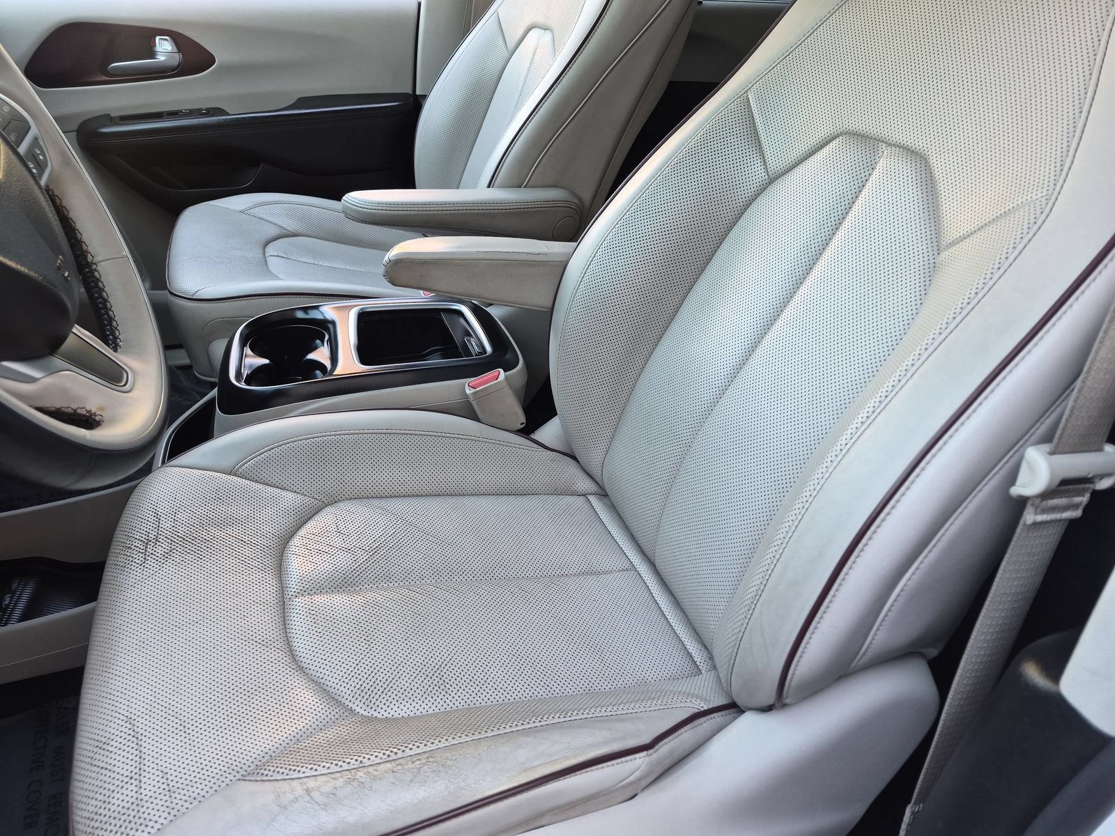 Used 2017 Chrysler Pacifica Limited FWD image 16