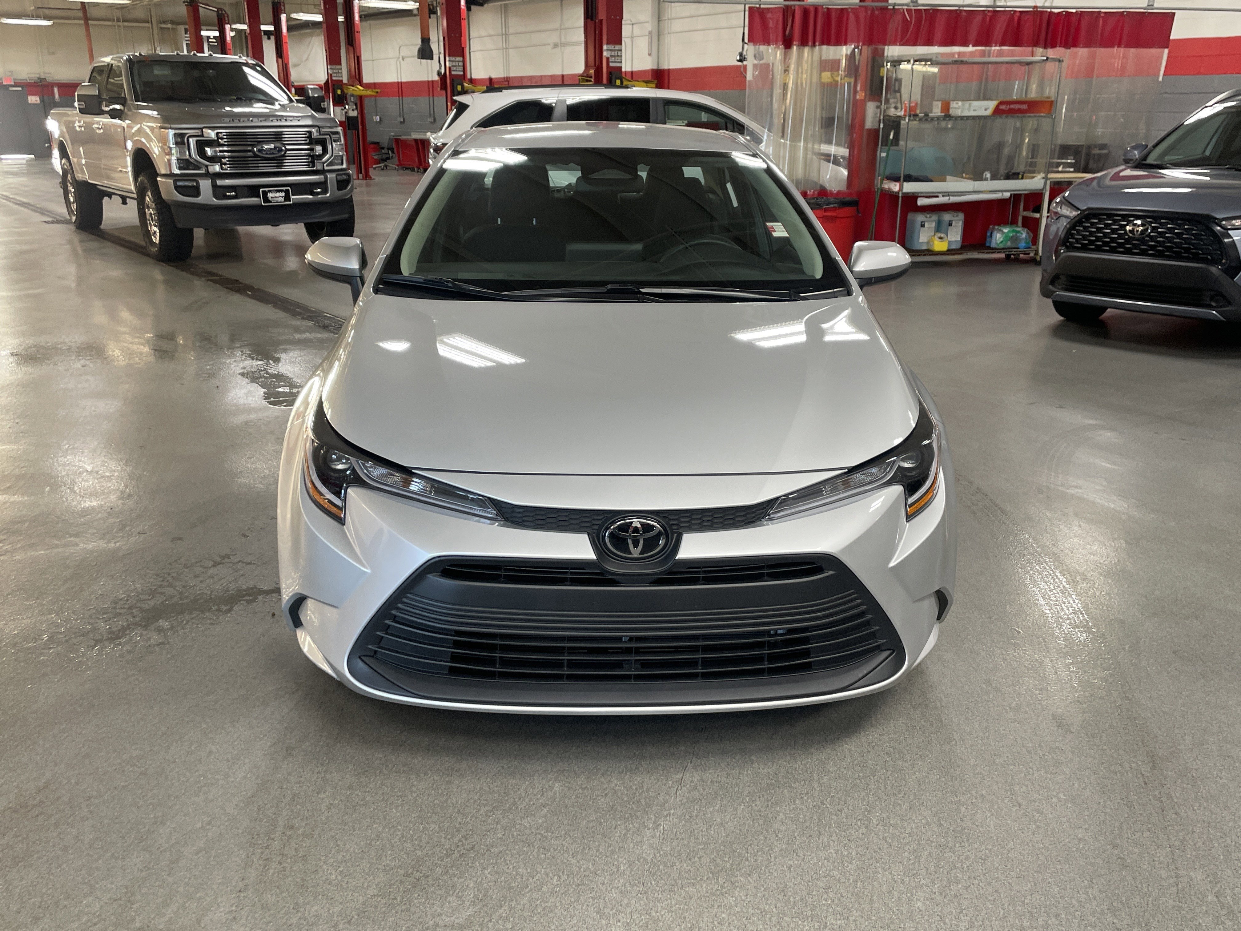 Used 2024 Toyota Corolla LE w/ LE Convenience Package image 3