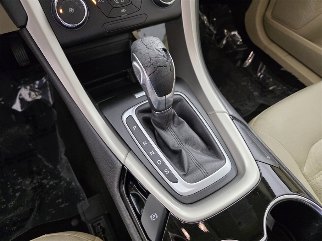 Used 2015 Ford Fusion SE image 24