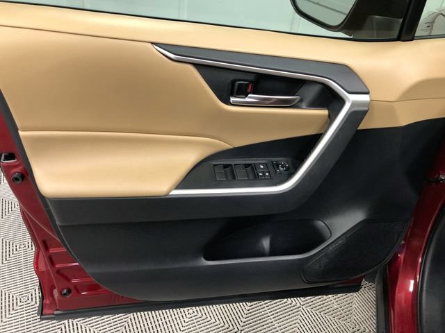 Used 2019 Toyota RAV4 XLE w/ Convenience Package FWD image 12