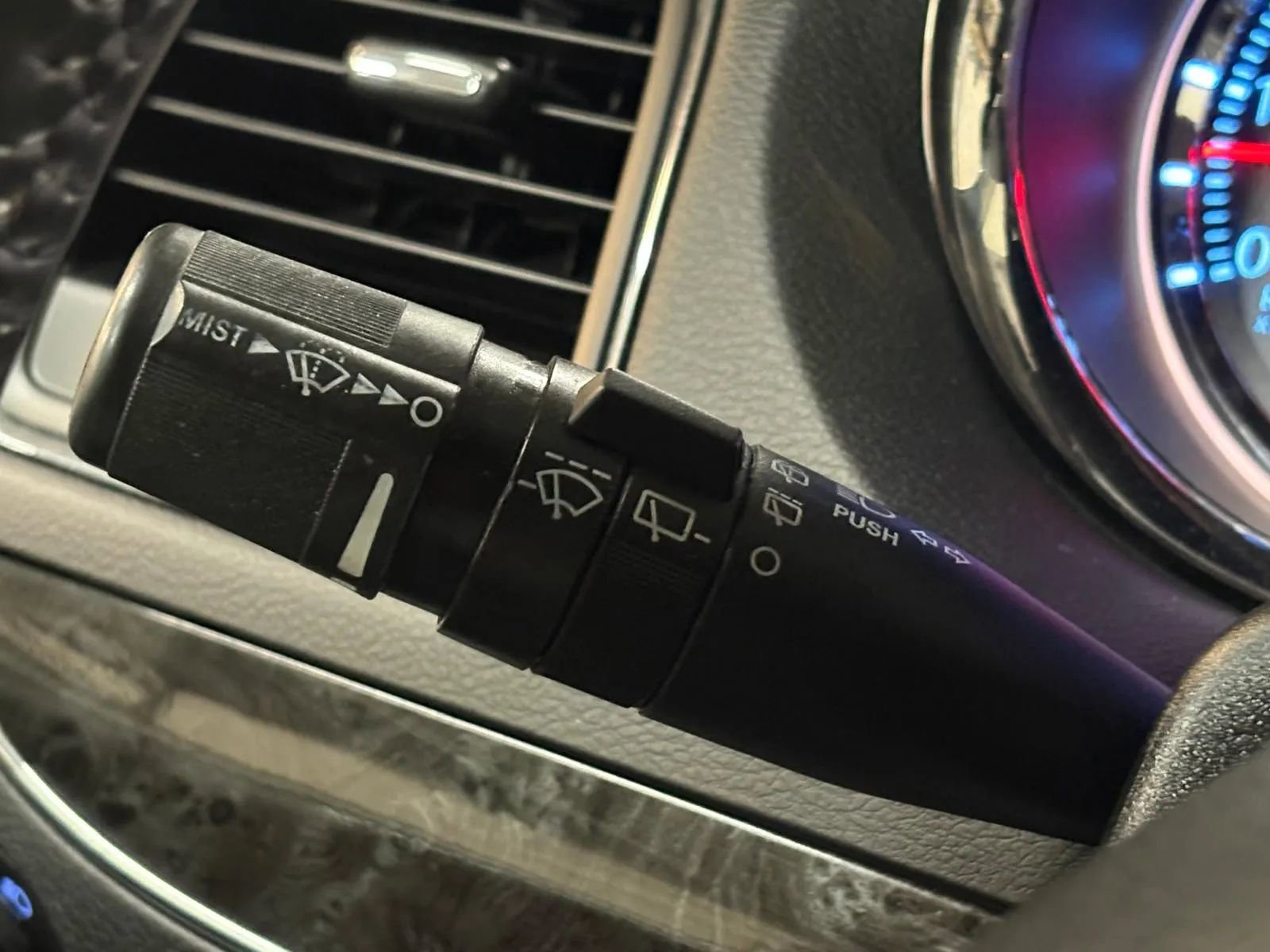 Used 2015 Chrysler Town & Country Touring-L w/ Driver Convenience Group image 38