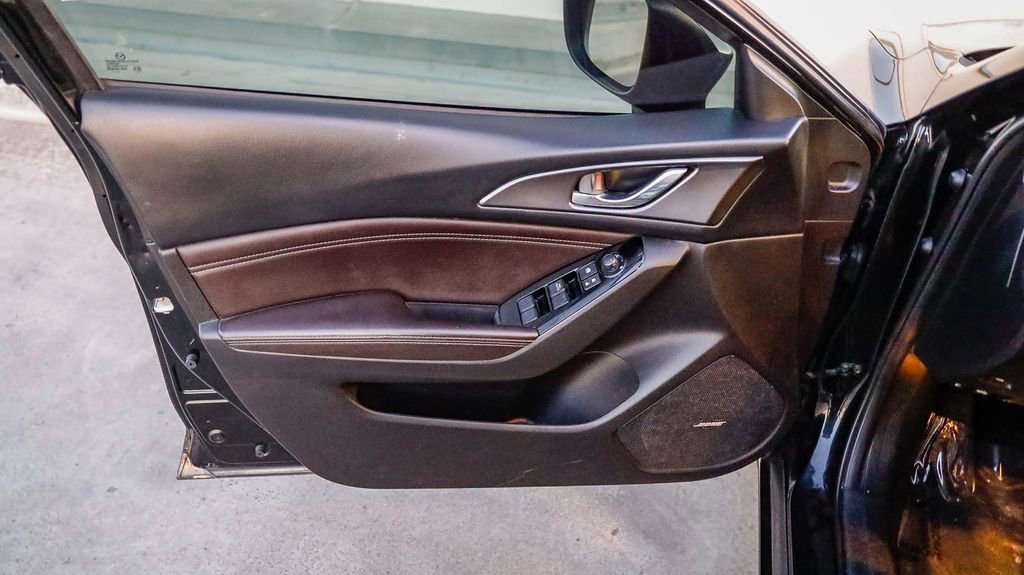 Used 2018 MAZDA MAZDA3 Grand Touring w/ Premium Equipment Package image 22