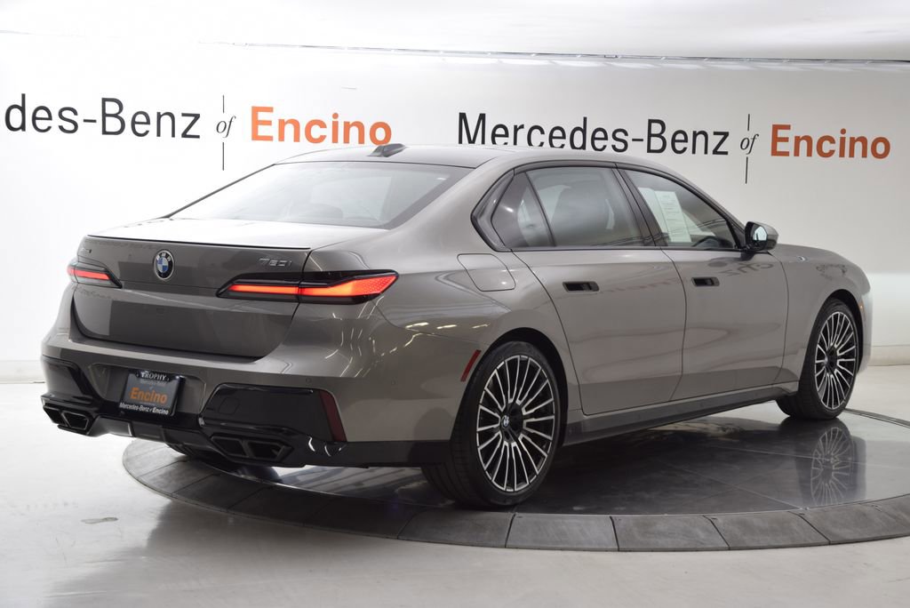 Used 2025 BMW 760i xDrive w/ Executive Package image 6