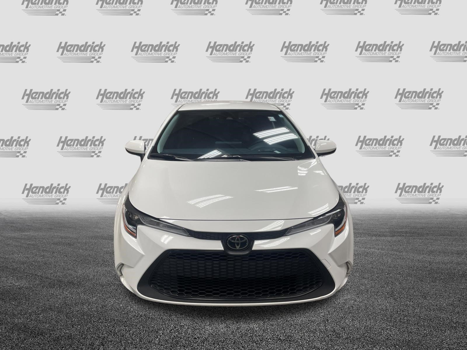 Used 2022 Toyota Corolla LE FWD image 3
