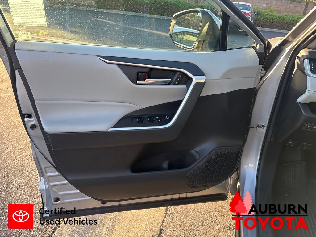 Certified 2021 Toyota RAV4 XLE Premium AWD/4WD image 17