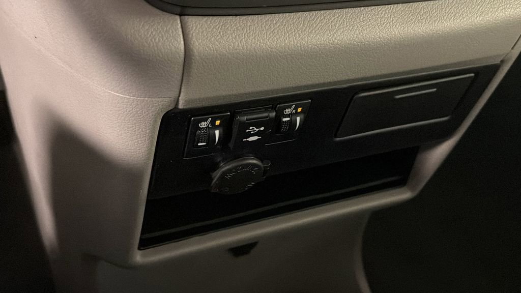 Used 2020 Toyota Sienna XLE image 28