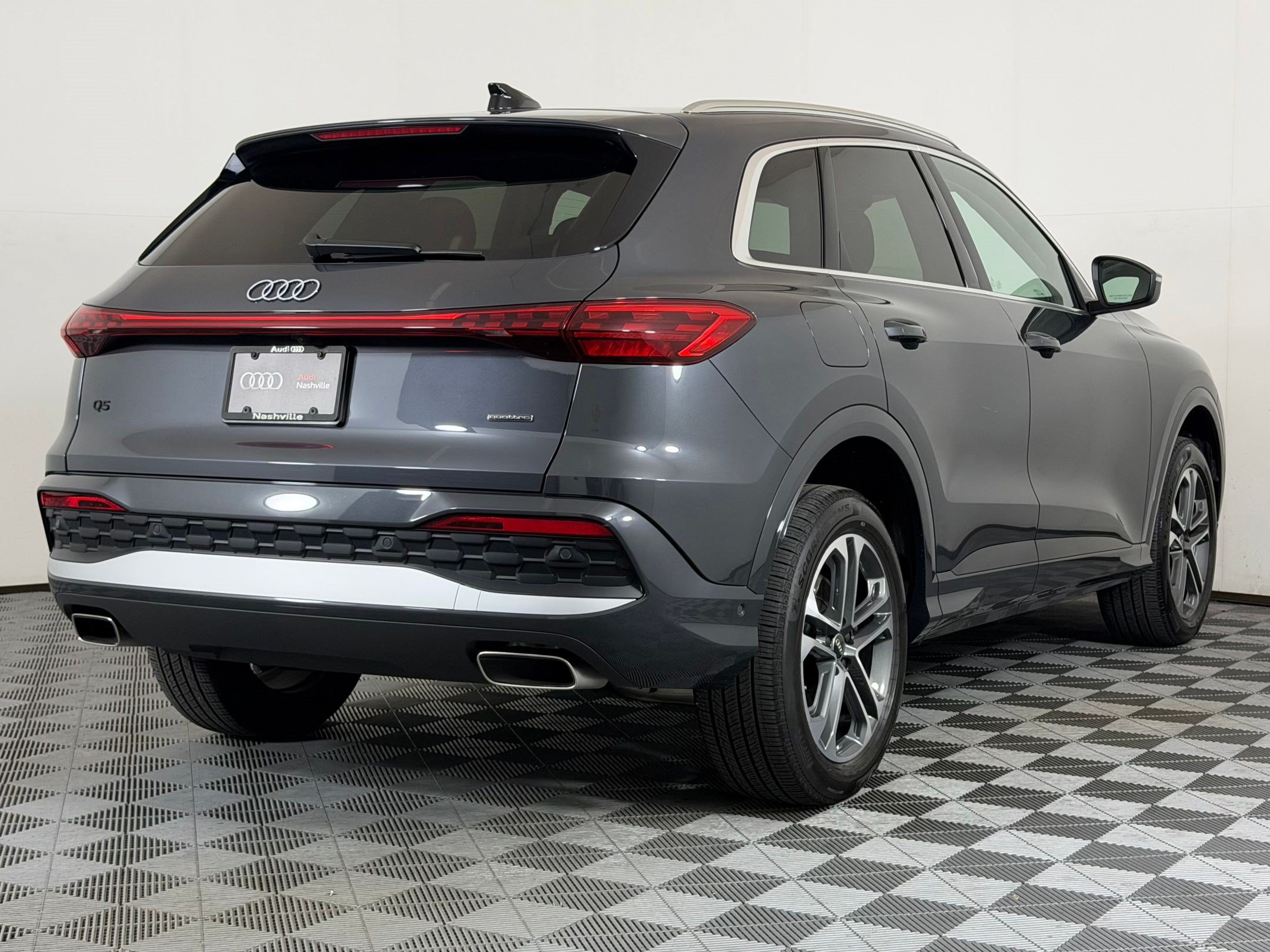 Used 2025 Audi Q5 Premium w/ Convenience Package AWD/4WD image 9
