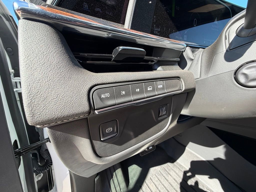 Used 2024 Cadillac Escalade Premium Luxury AWD/4WD image 7