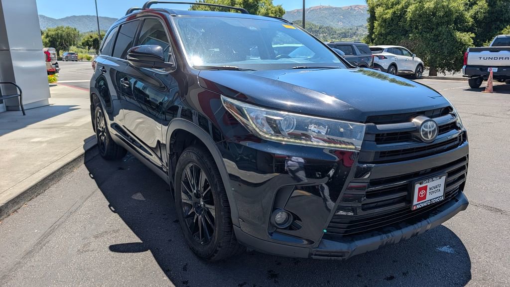 Used 2019 Toyota Highlander SE AWD/4WD image 11
