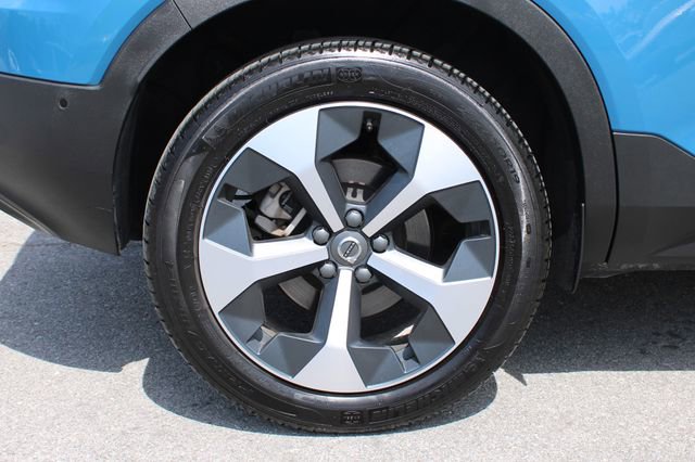 Used 2025 Volvo XC40 B5 Plus image 37