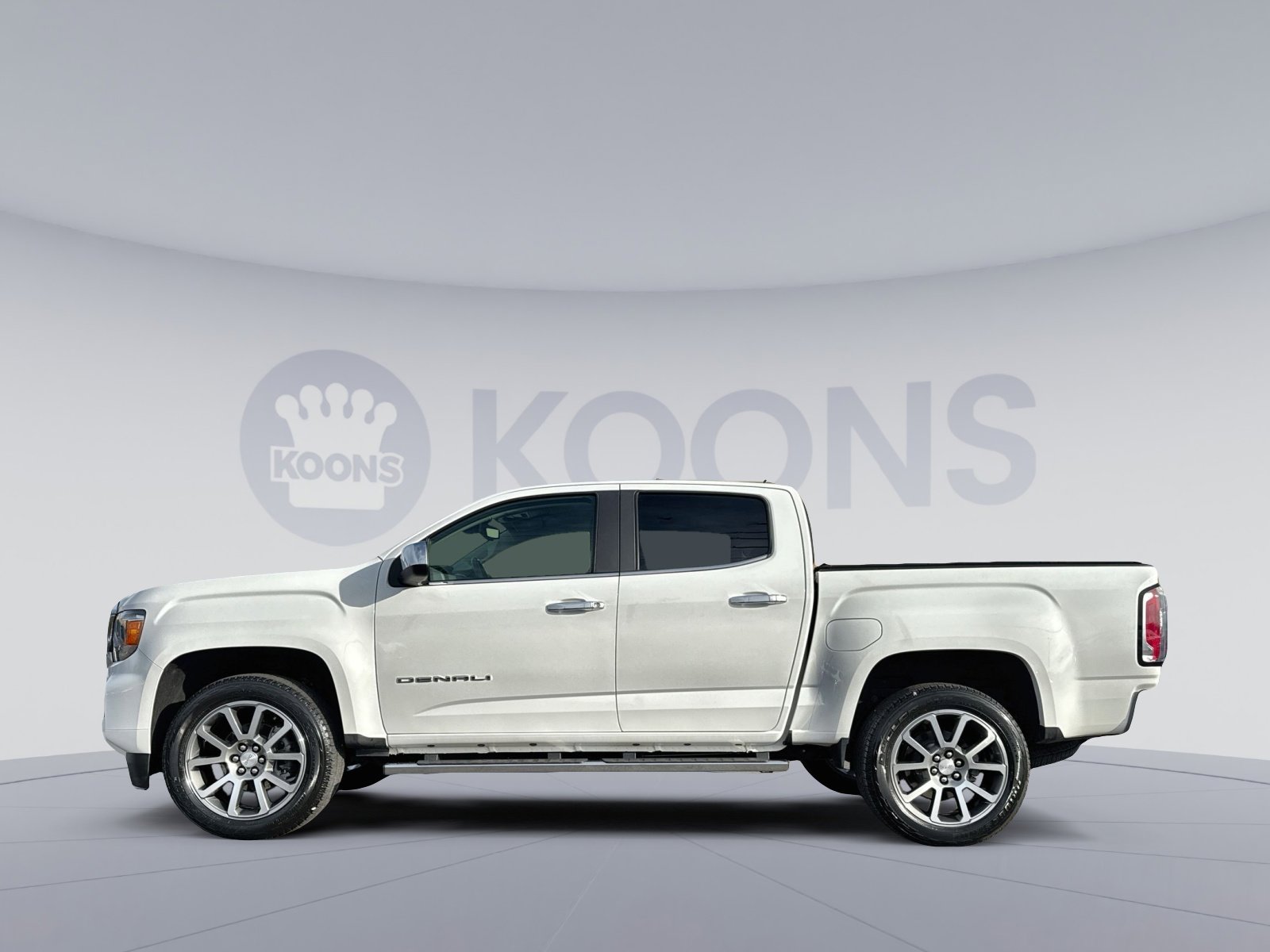 Used 2022 GMC Canyon Denali image 2