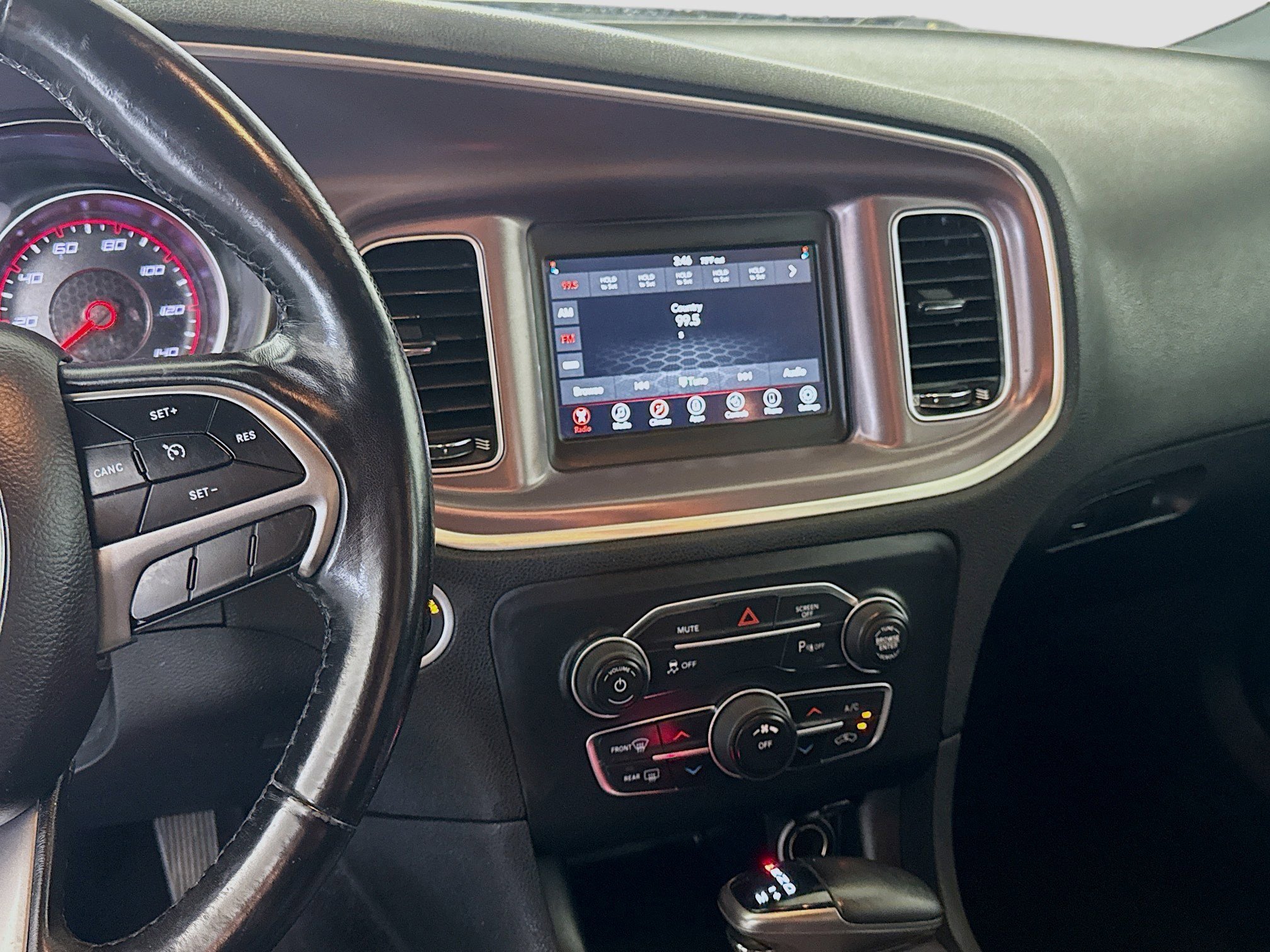 Used 2019 Dodge Charger SXT w/ Leather Interior Group image 18