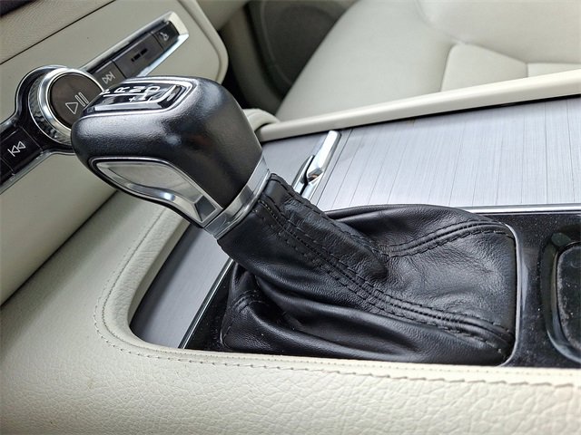 Used 2022 Volvo XC90 T5 Momentum w/ Climate Package image 16