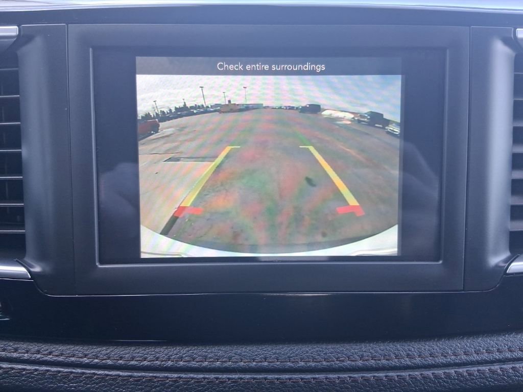 Used 2020 Chrysler Pacifica Touring-L FWD image 27