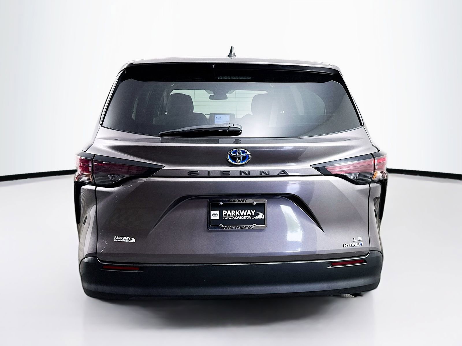 Used 2024 Toyota Sienna LE FWD image 6