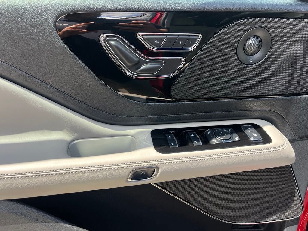 Used 2026 Lincoln Aviator AWD image 42