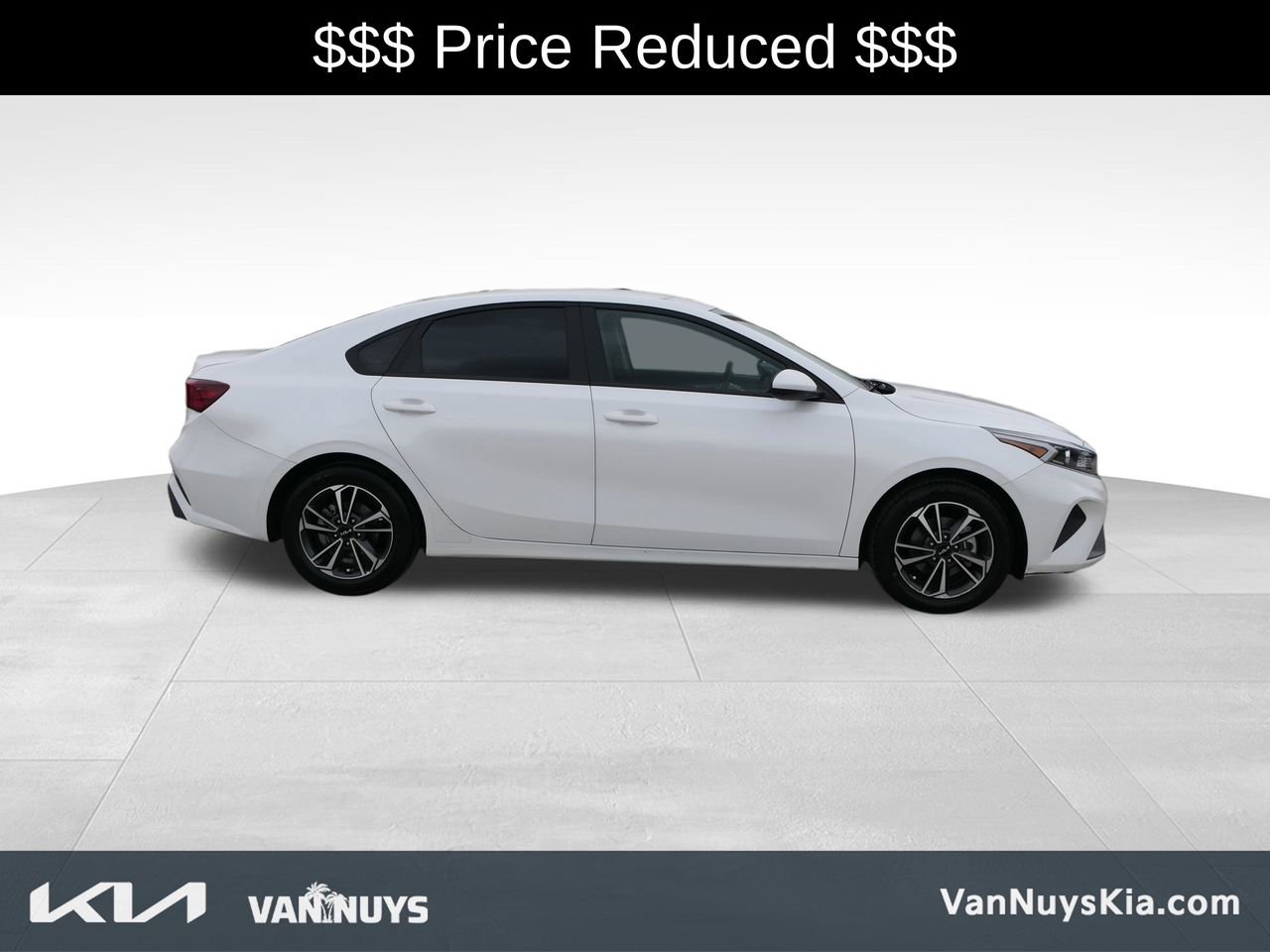 Used 2023 Kia Forte LXS image 2