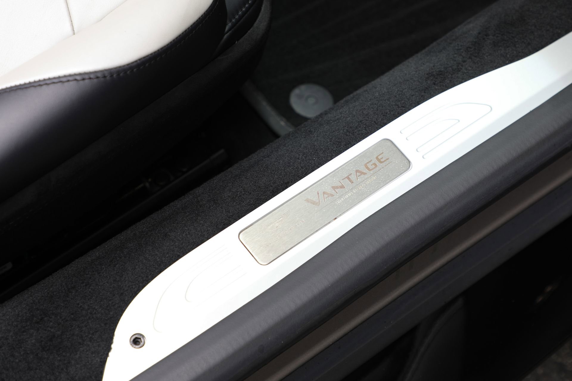 Used 2023 Aston Martin V8 Vantage Roadster RWD image 20