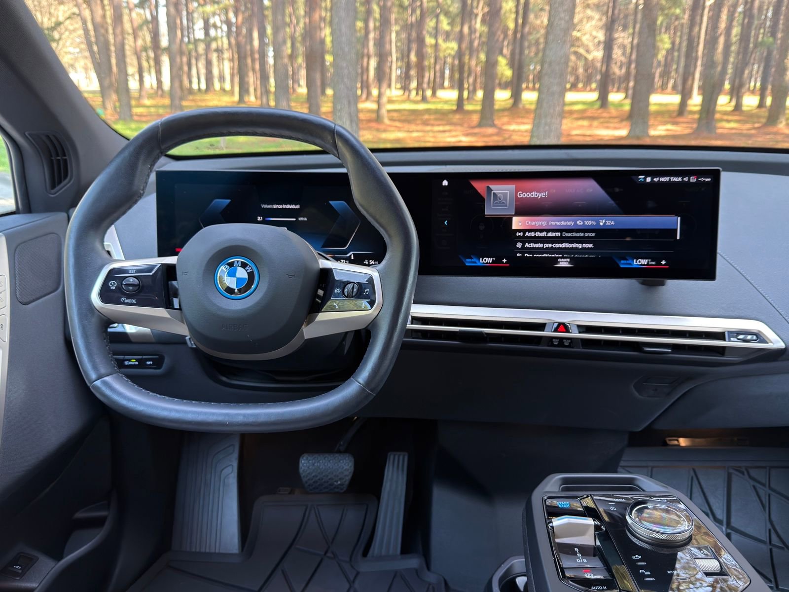 Used 2023 BMW iX xDrive50 w/ Sport Package image 3