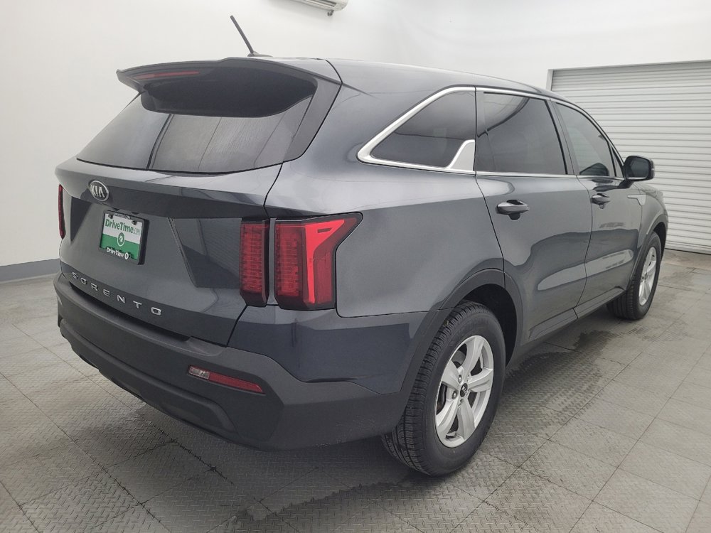 Used 2021 Kia Sorento LX image 9