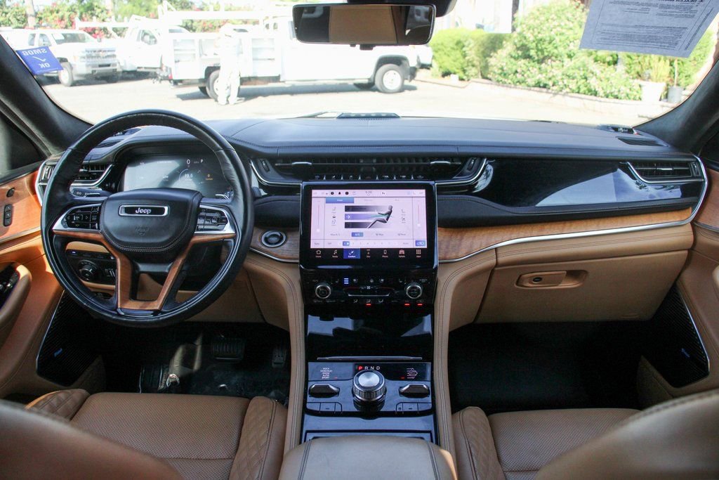 Used 2022 Jeep Grand Cherokee Summit AWD/4WD image 29