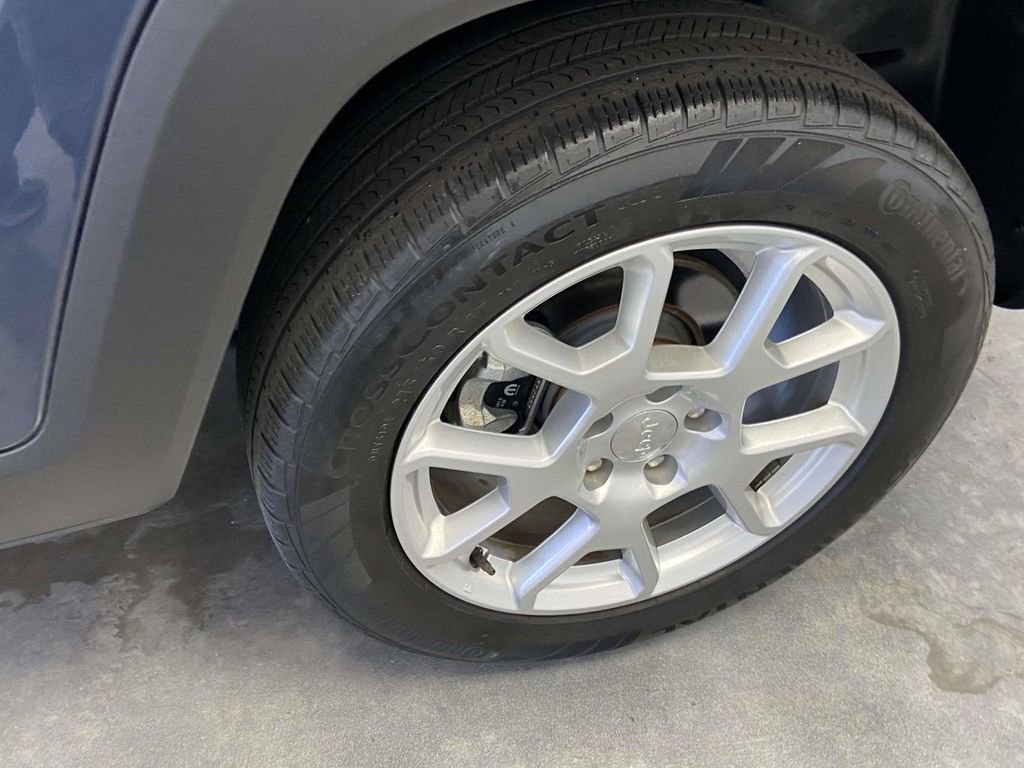 Used 2023 Jeep Renegade Latitude AWD/4WD image 9