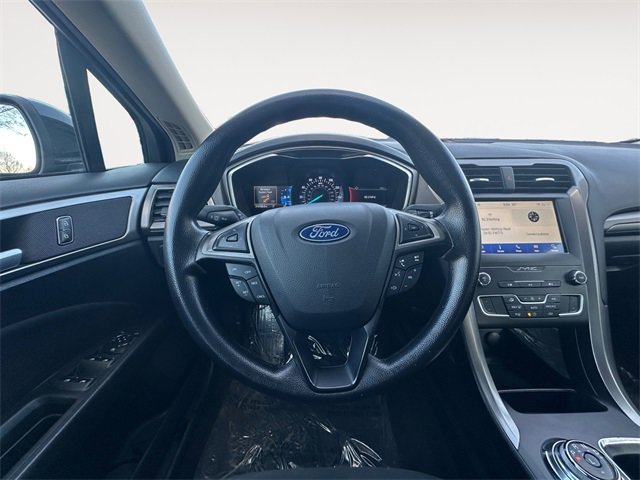Used 2020 Ford Fusion SE image 12