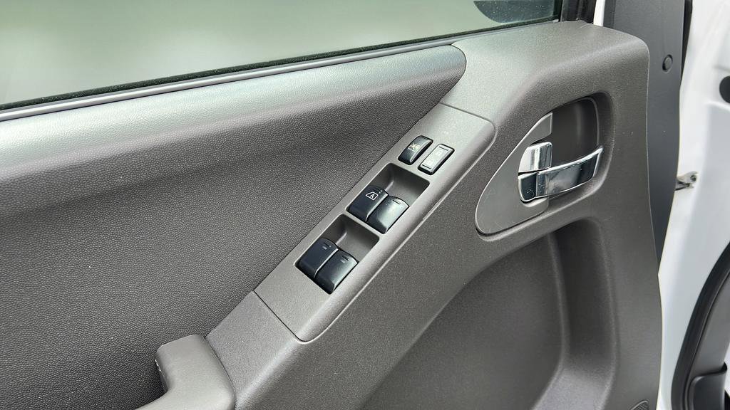 Used 2018 Nissan Frontier PRO-4X image 11