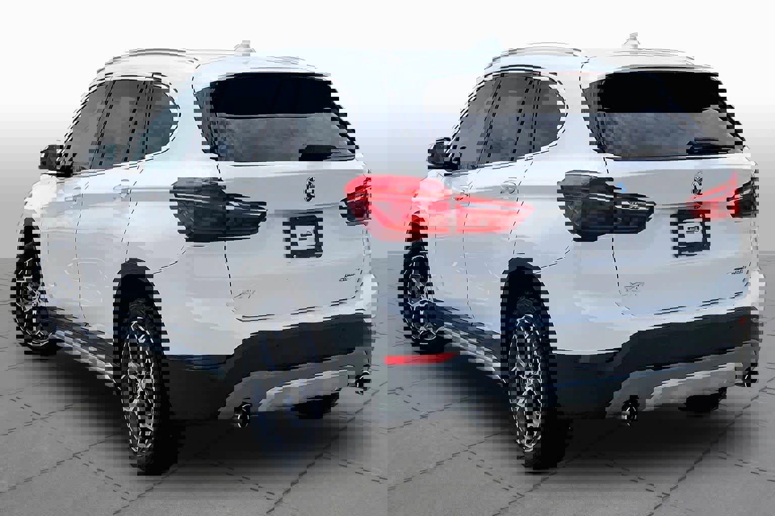 Used 2018 BMW X1 sDrive28i image 11