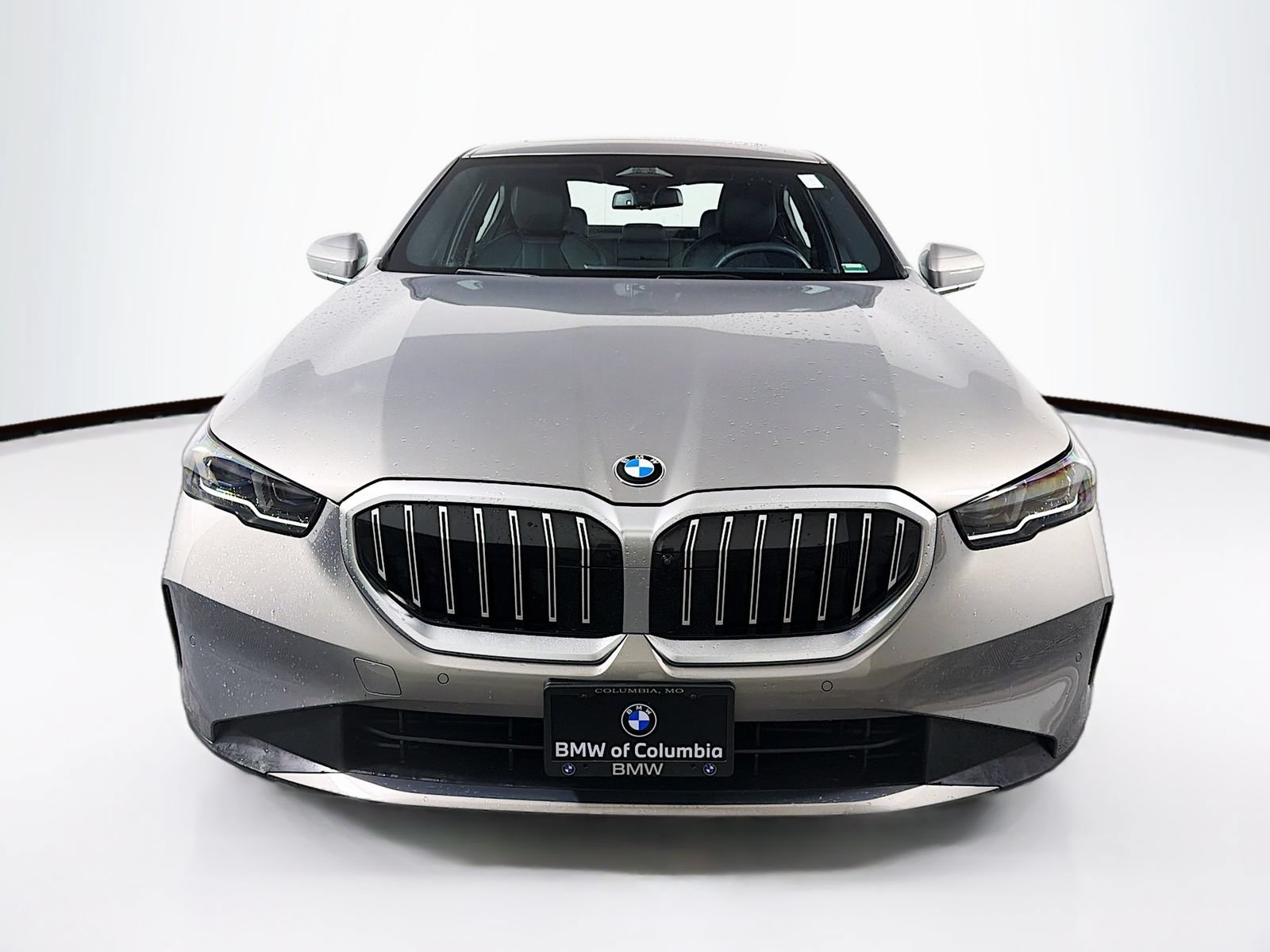 Used 2024 BMW 530i xDrive w/ Premium Package AWD/4WD image 2