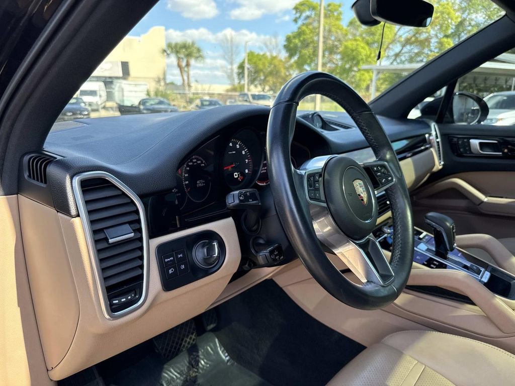Used 2022 Porsche Cayenne Platinum Edition image 23