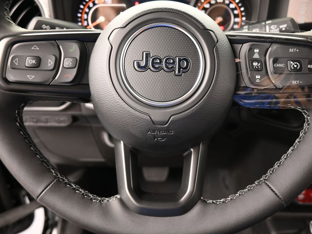 Used 2025 Jeep Wrangler Willys AWD/4WD image 26