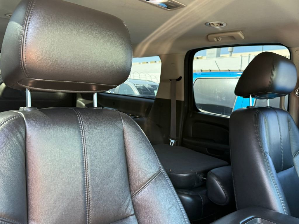 Used 2011 Chevrolet Suburban LT image 3