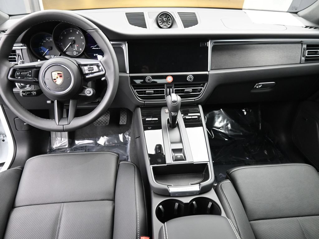Certified 2025 Porsche Macan GTS AWD/4WD image 6
