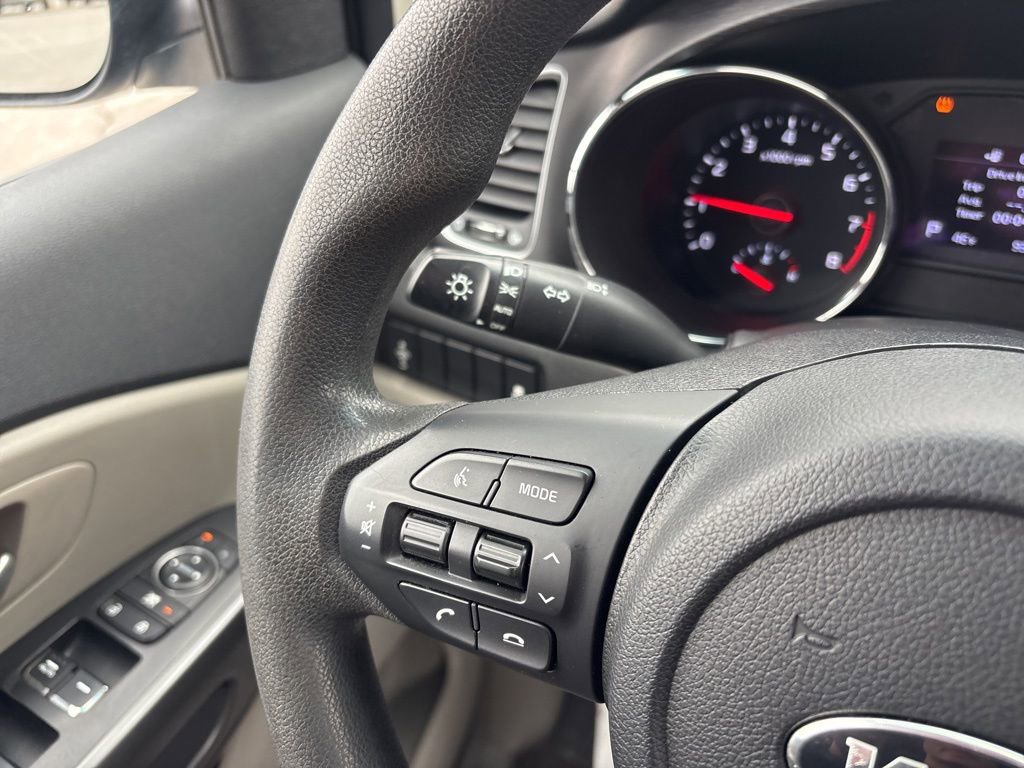 Used 2021 Kia Sedona LX image 46
