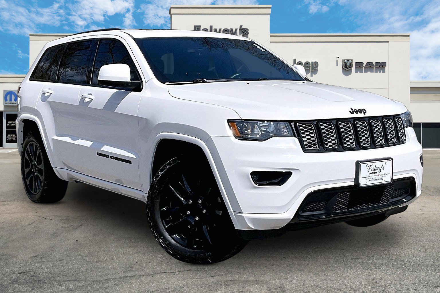 Used 2018 Jeep Grand Cherokee Altitude image 11