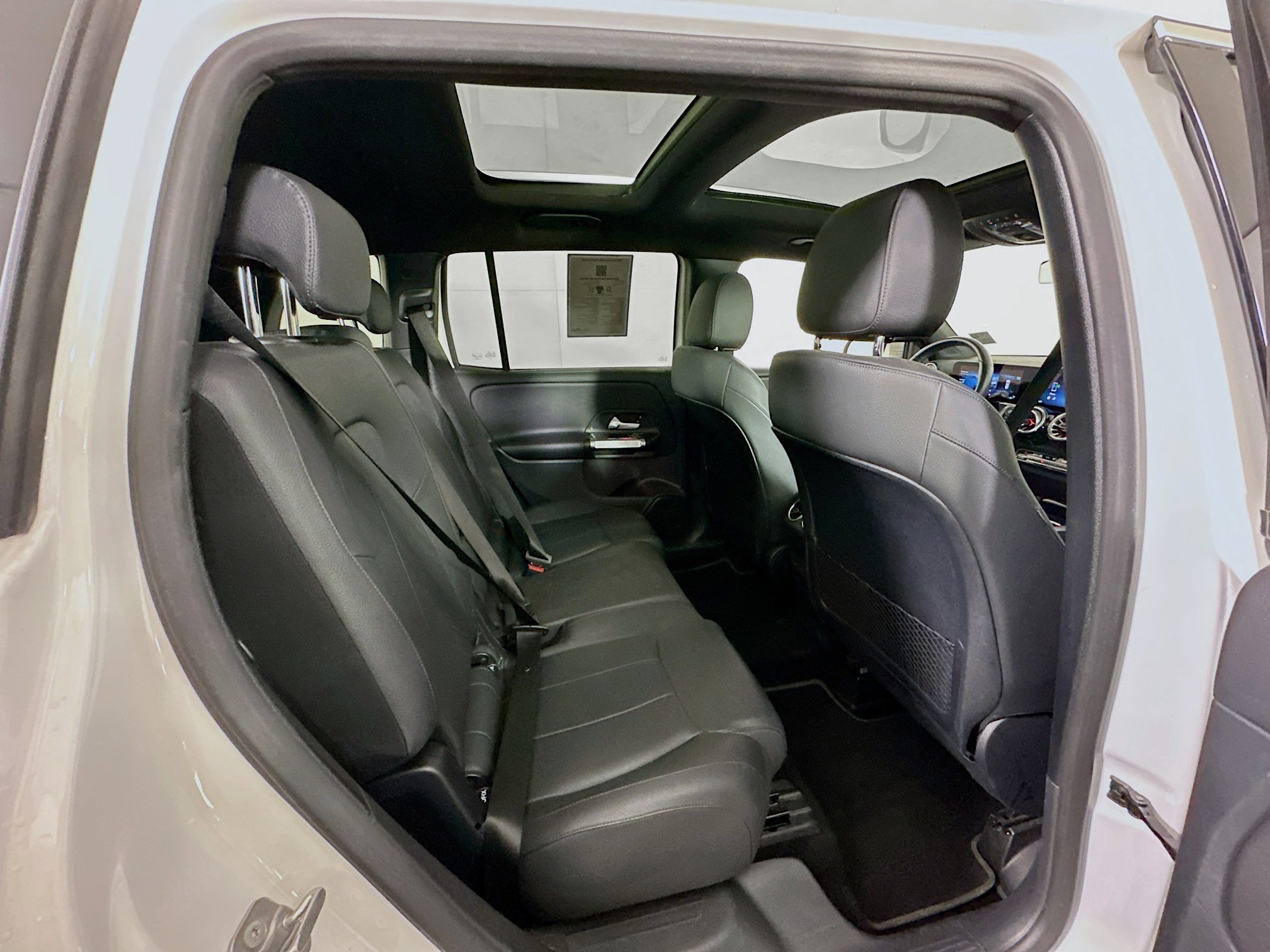 Used 2025 Mercedes-Benz GLB 250 4MATIC image 30