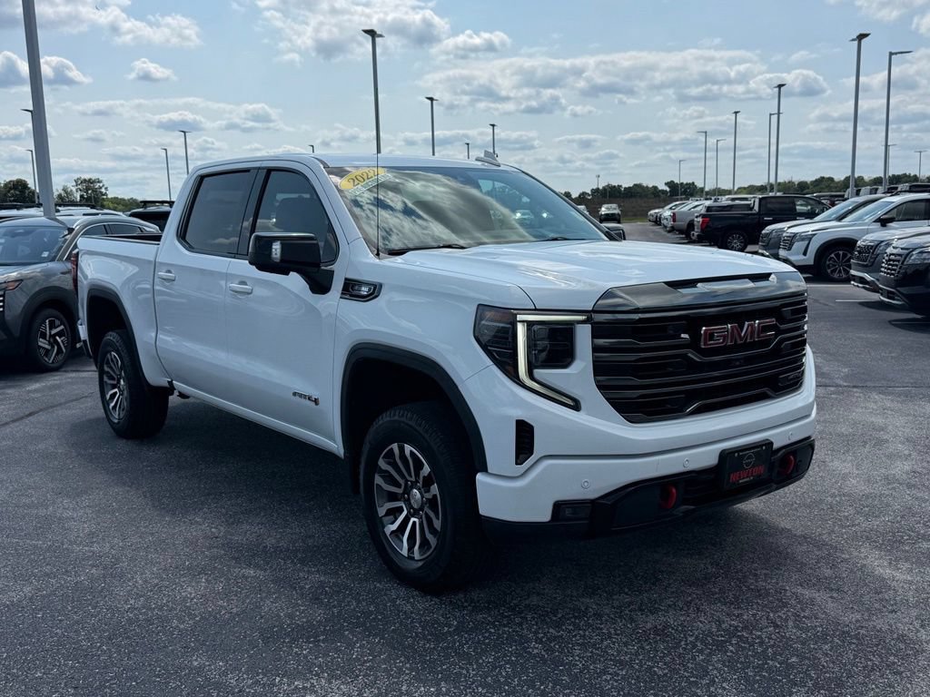 Used 2022 GMC Sierra 1500 AT4 w/ AT4 Premium Package AWD/4WD image 2
