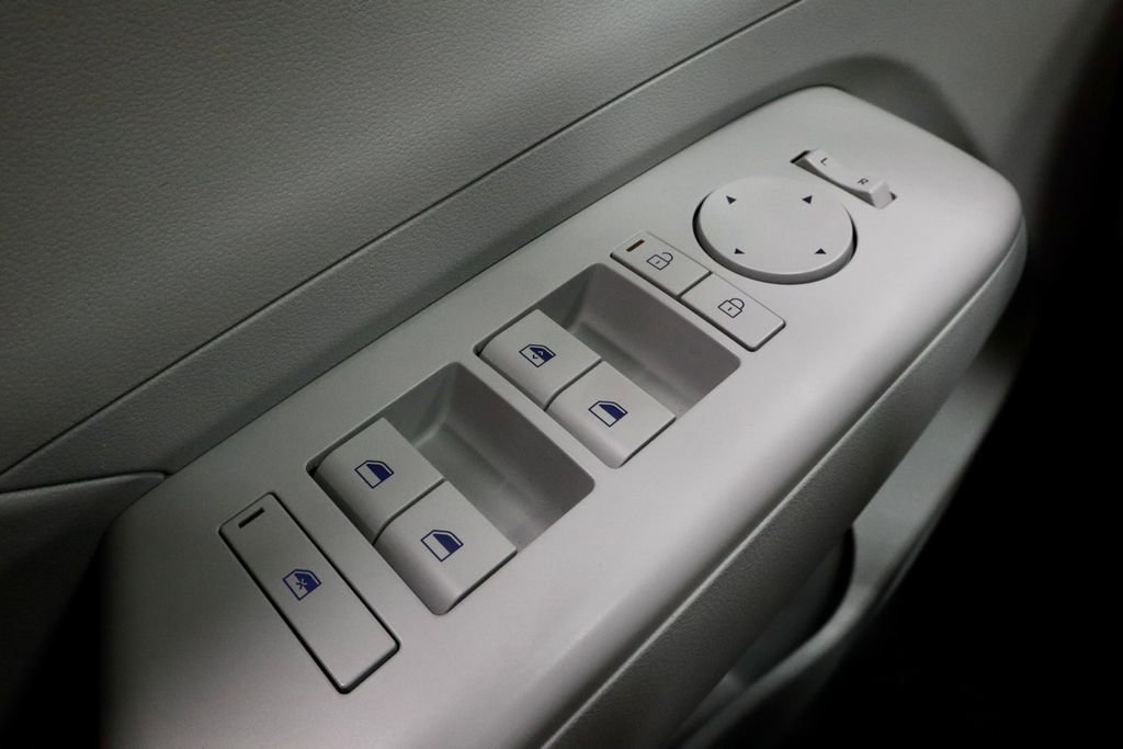 Certified 2025 Hyundai Kona SEL FWD image 23