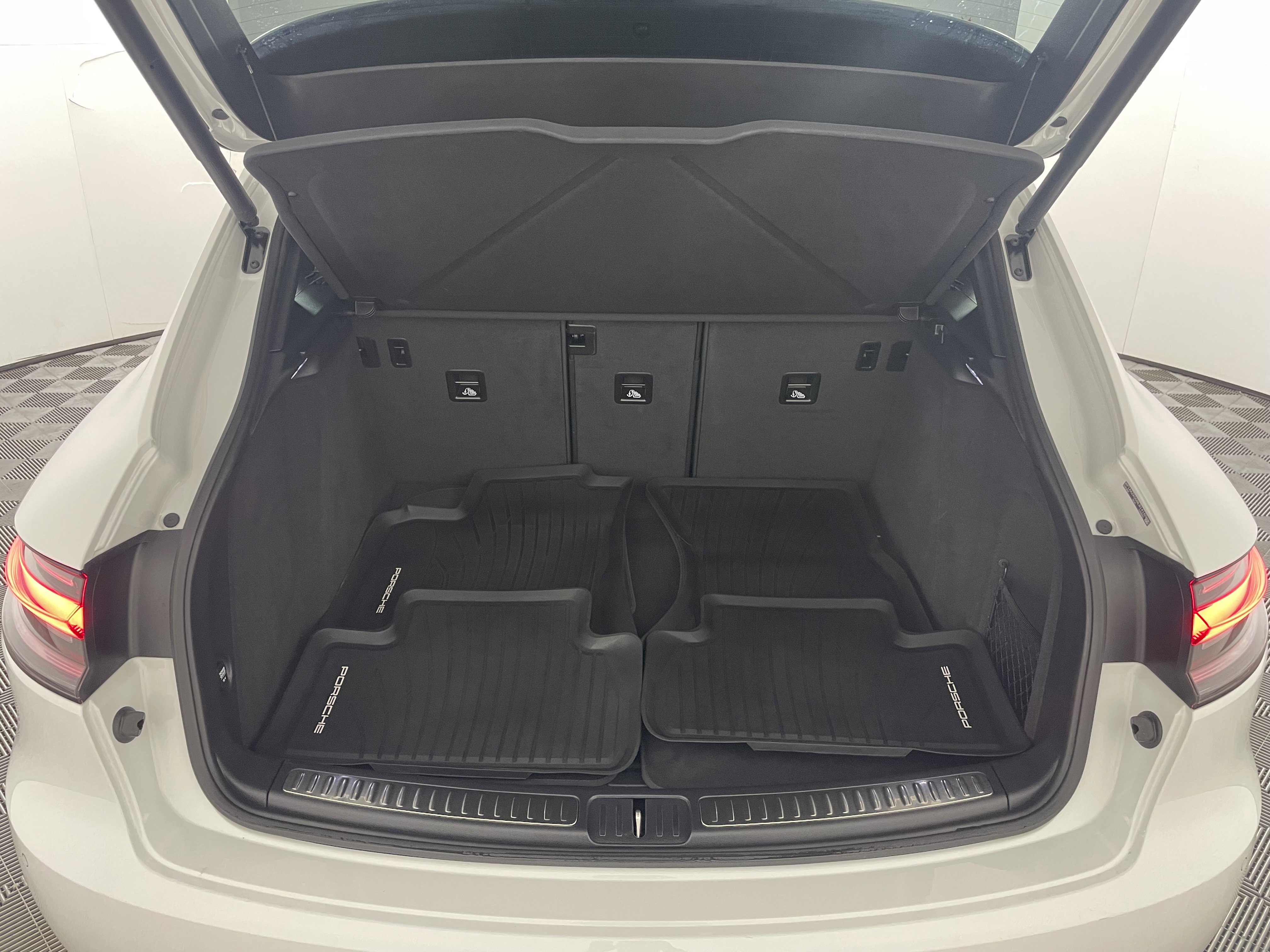 Certified 2021 Porsche Macan image 21