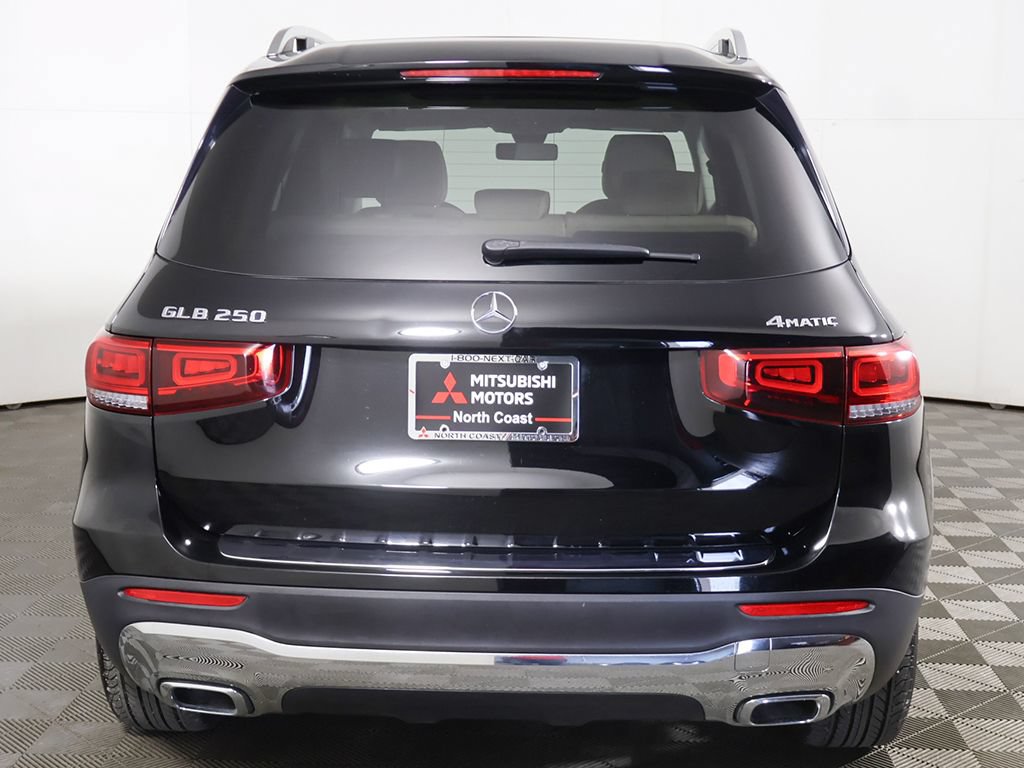 Used 2021 Mercedes-Benz GLB 250 4MATIC w/ Premium Package image 12