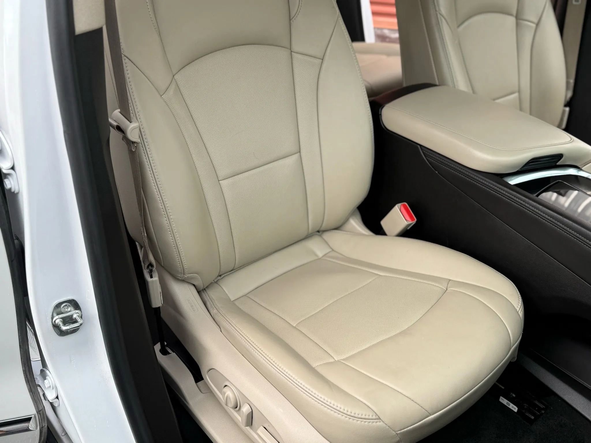 Used 2019 Buick Enclave Essence image 15