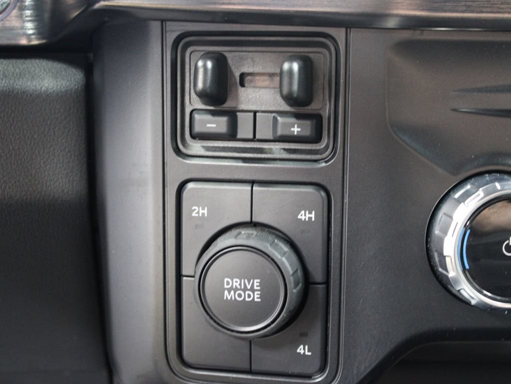 Used 2024 Ford F350 Lariat w/ FX4 Off-Road Package AWD/4WD image 73
