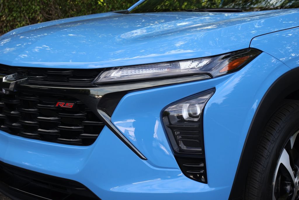 Certified 2024 Chevrolet Trax RS w/ Sunroof Package FWD image 3